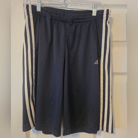 Adidas shorts boys large Navy EUC - Picture 1 of 4